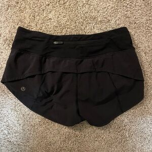 Black Lululemon low rise speed up 2.5 shorts size 2